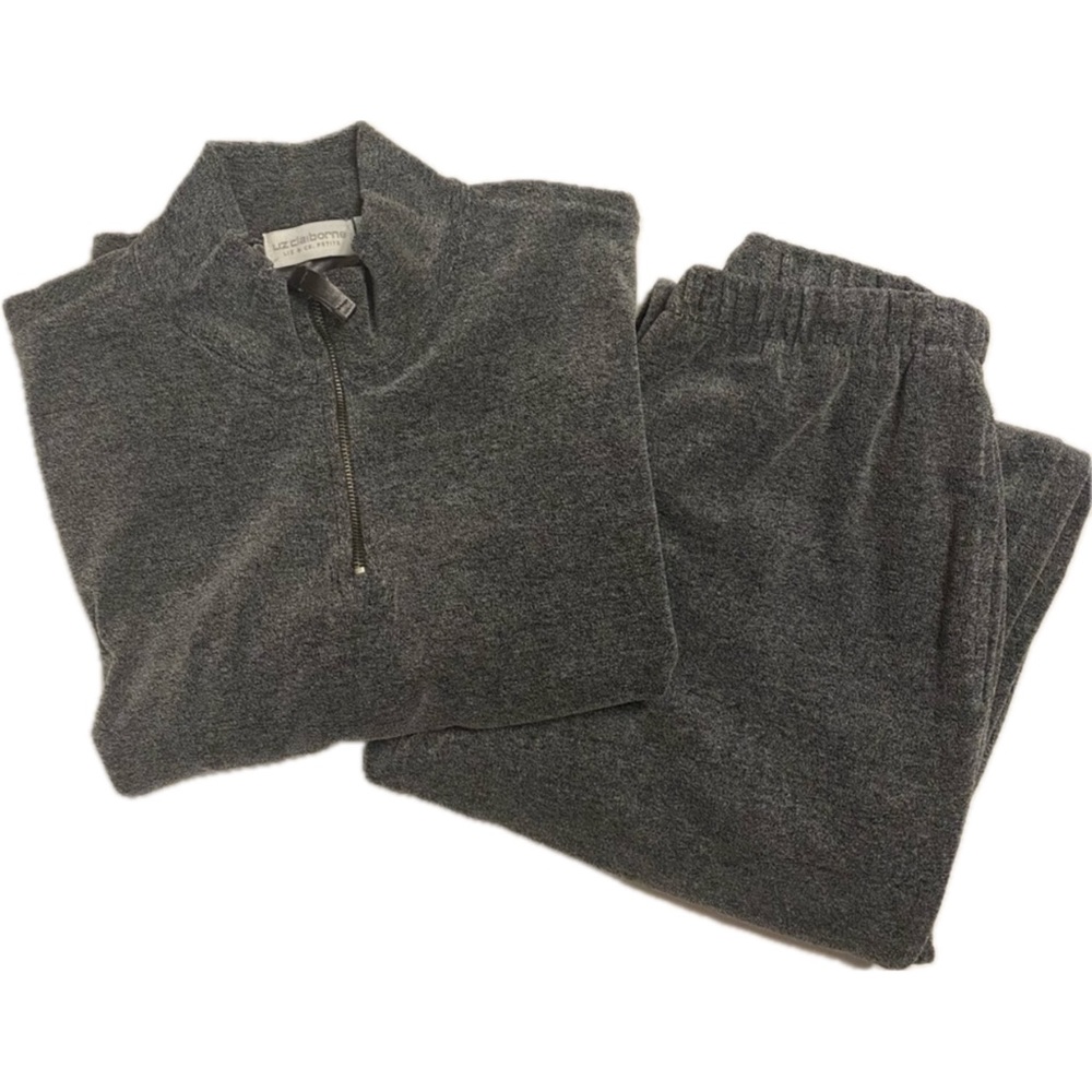 Liz Claiborne Liz & Co Petites 2 piece velour set *Smoke/pet free hone